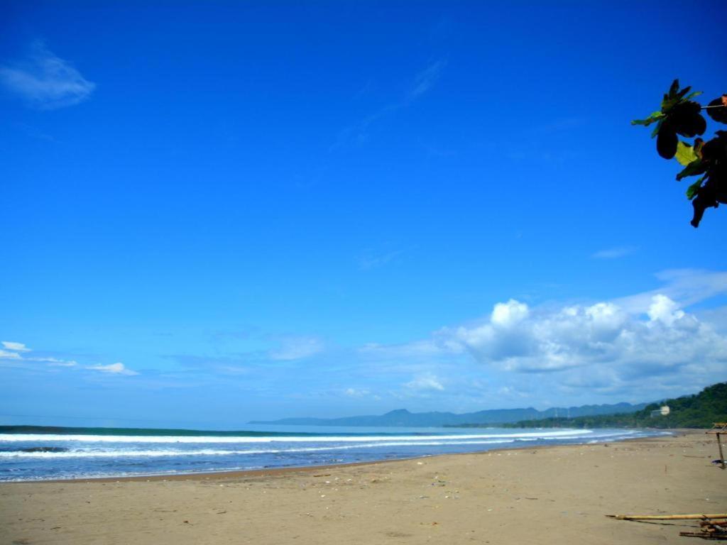 Augusta Pelabuhan Ratu Hotel Sukabumi Dış mekan fotoğraf