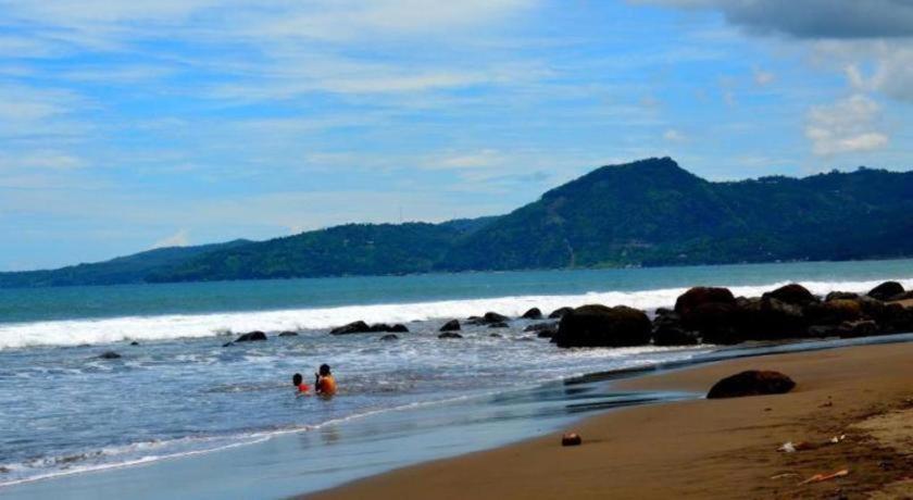 Augusta Pelabuhan Ratu Hotel Sukabumi Dış mekan fotoğraf